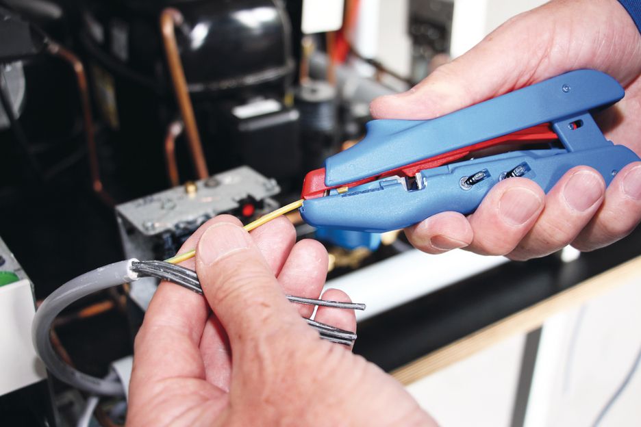 Pinza Pelacables para Desaislar y Crimpear Terminales TIFF No. 300 Weicon