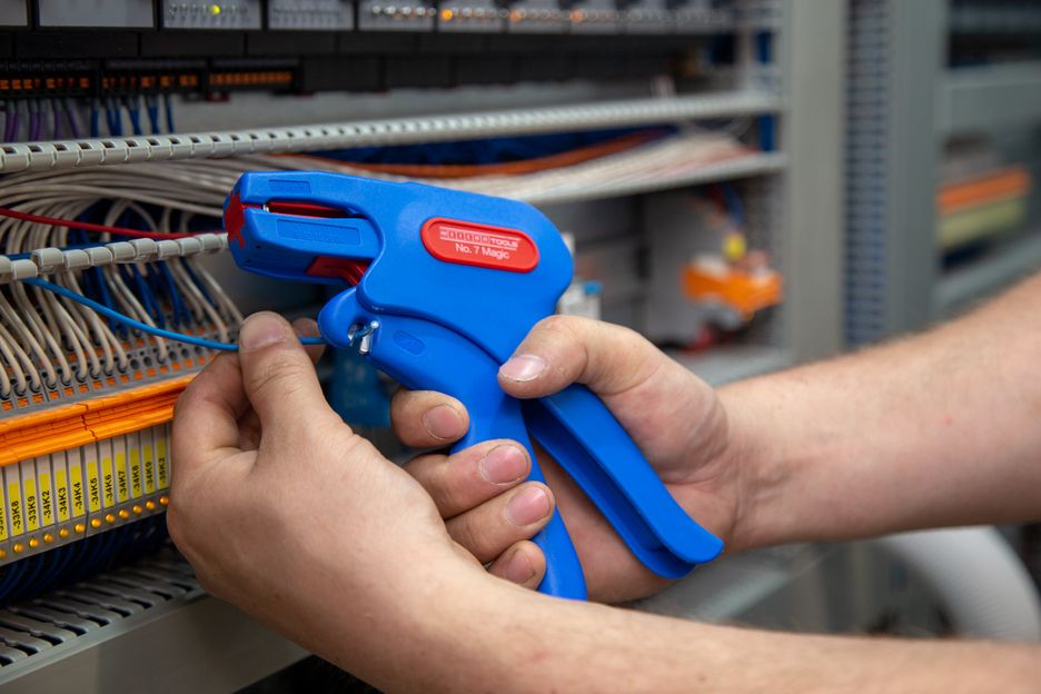 Pinza Pelacable para Desaislar y Pelar Conectores Weicon 51000007