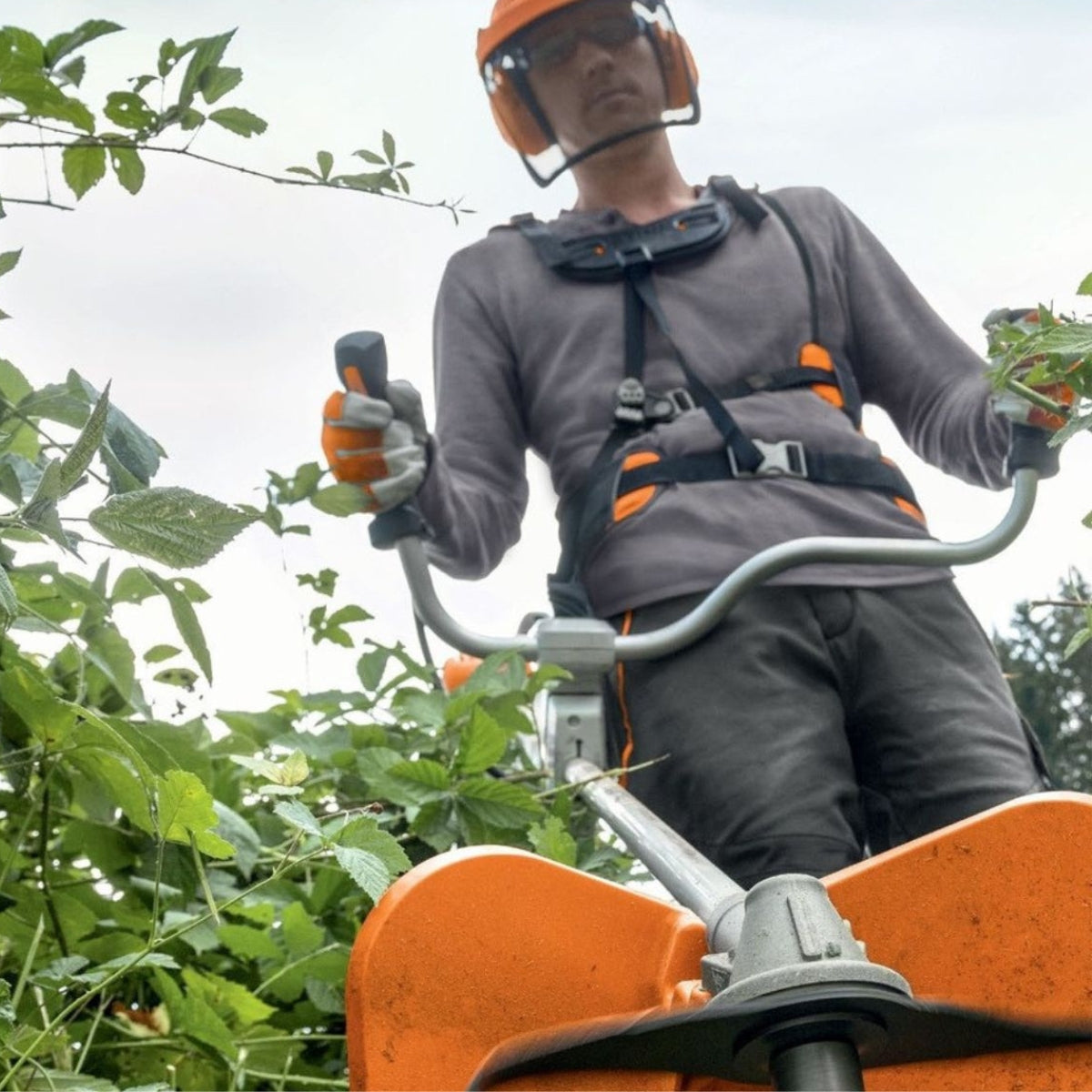 Desmalezadora Profesional 2T de 2HP con Arnés Stihl FS-230