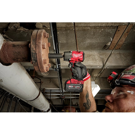 Aplicación de fuerza máxima con llave de impacto Milwaukee 2962-20 - 745 lb-in de torque para trabajos pesados