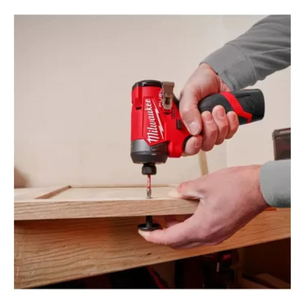 Atornillador de Impacto 1/4'' M12 Fuel Milwaukee 3453-20