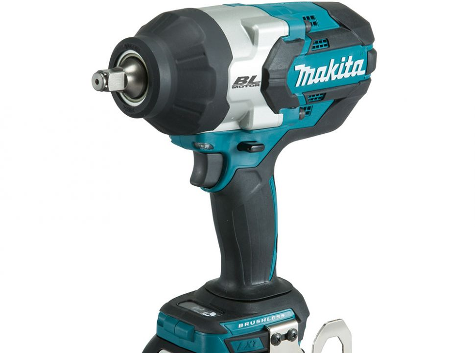 Llave de Impacto Inalám 1/2'' con 1000Nm 18V BL Makita DTW1002Z (S/Bat)