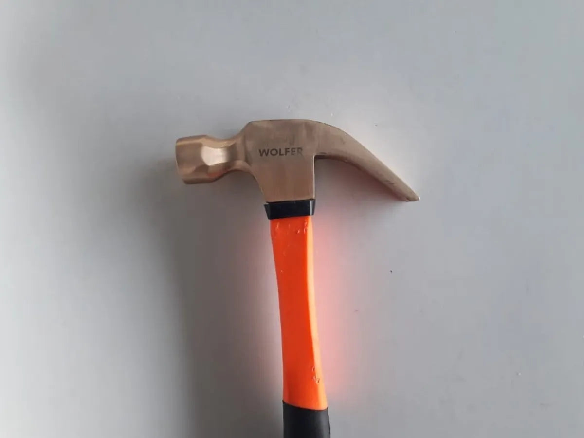 Herramienta martillo profesional antichispa 450 gramos ideal para trabajos en ambientes explosivos de la marca Wolfer