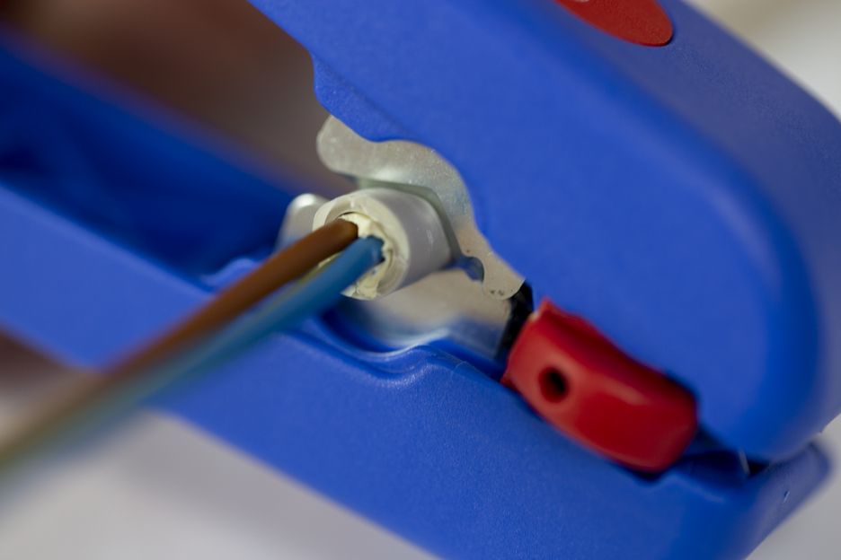 Pelacable Multifunción Corta Pela Desaisla 8 - 13 mm Weicon No. 400