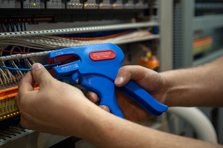 Pinza Pelacable para Desaislar y Pelar Conectores Weicon 51000007