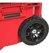 Detalle de la rueda resistente de la caja de herramientas PACKOUT Milwaukee 48-22-8447 para fácil movilidad.