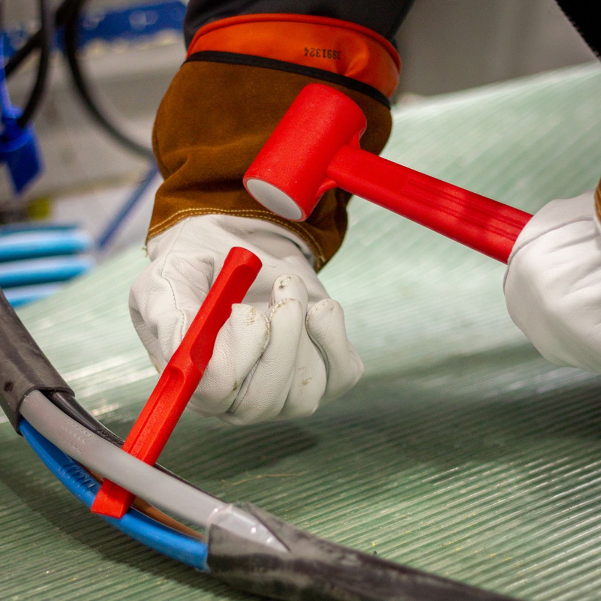 Cuña Aislada 1000 V 170 mm Hubix H079 uso