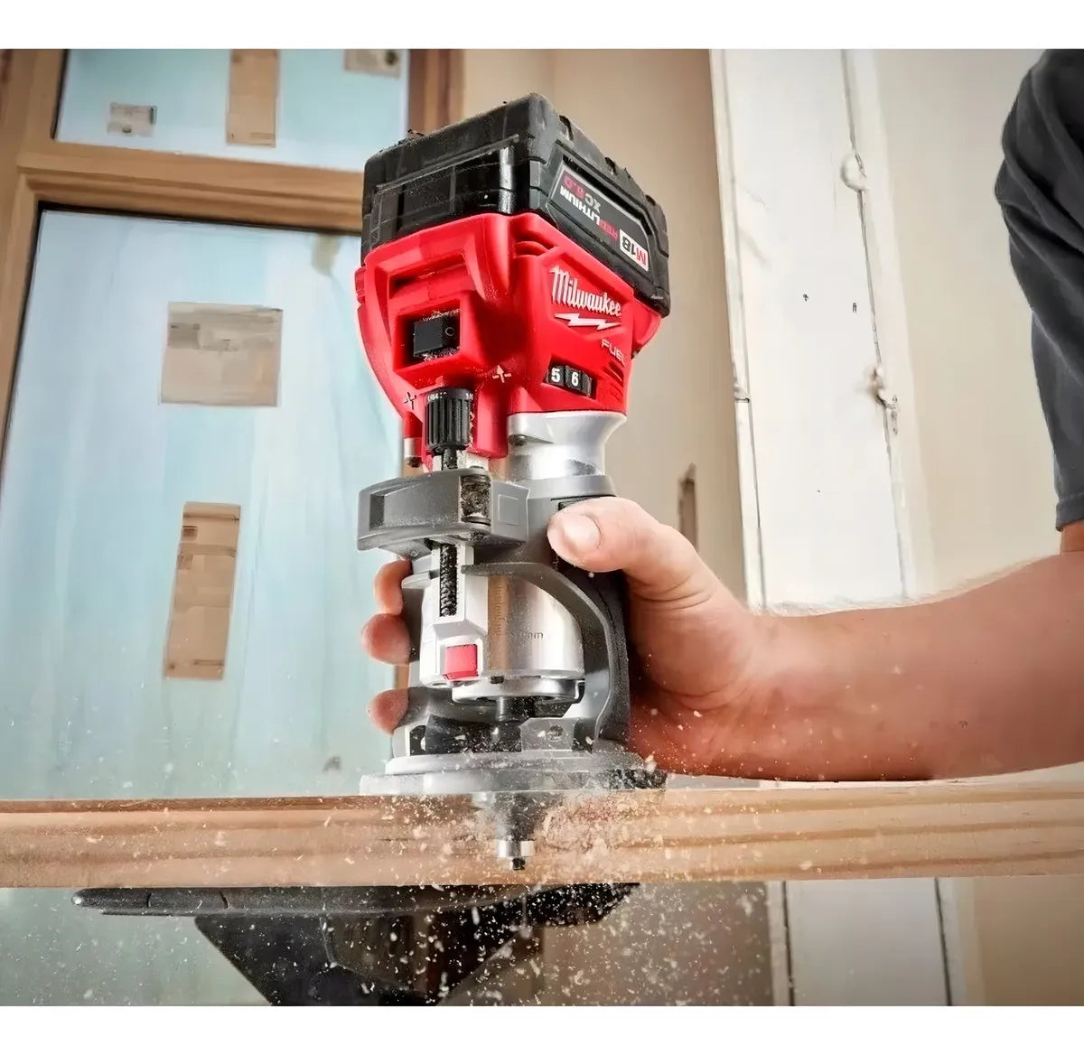 Fresadora Mini Router a Bateria 18V 31000 RPM Milwaukee 2723-20