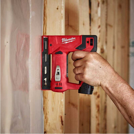 Engrampadora Inal. M12 T50 de 3/8" Milwaukee 2447-20 (S/Bat) 5