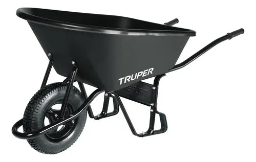 Carretilla plástica Truper 11777 con diseño ergonómico, capacidad de 120 litros y estructura de polietileno resistente, ideal para transporte de cargas pesadas.