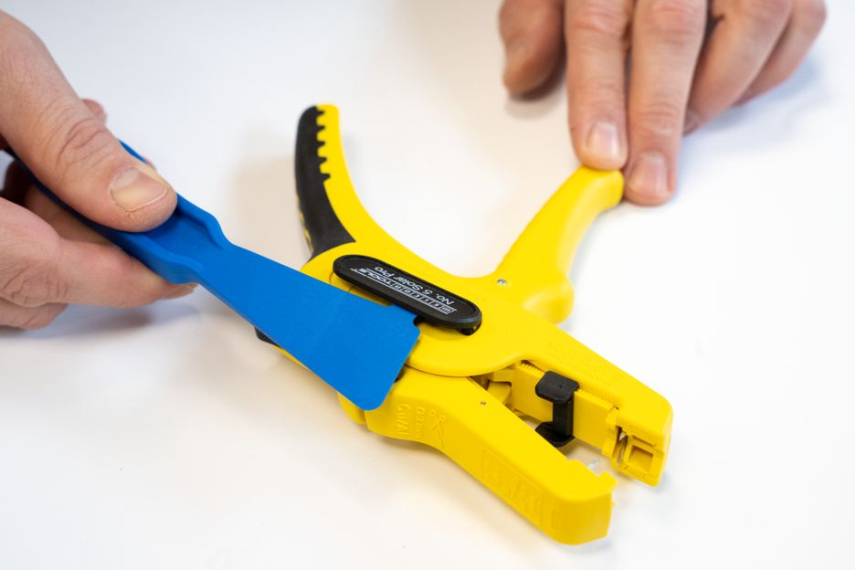 Luz de trabajo Led Weicon acople para pelacables colocacion modelo