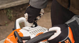 Motosierra a nafta Stihl MS 212 frente tapa de combustible