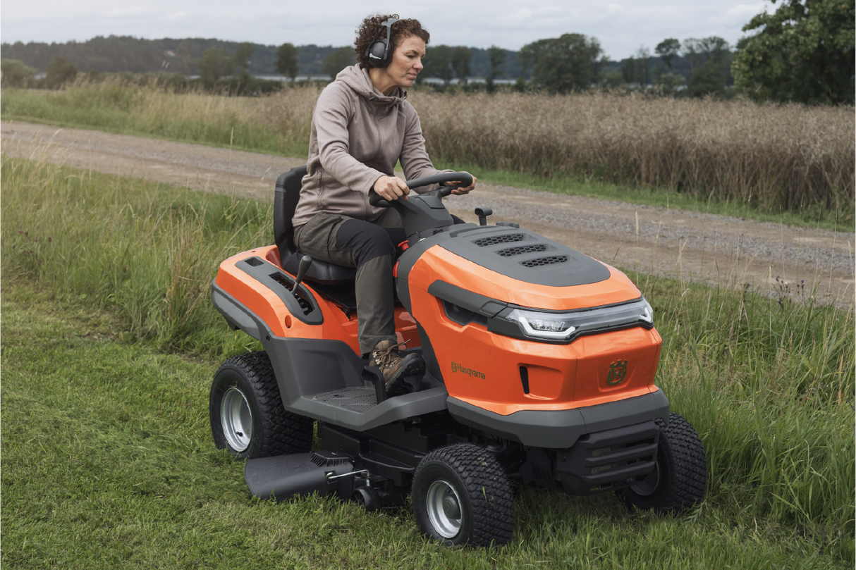 Tractor Cortacésped A Nafta 26 HP 48" Husqvarna TS 217TM