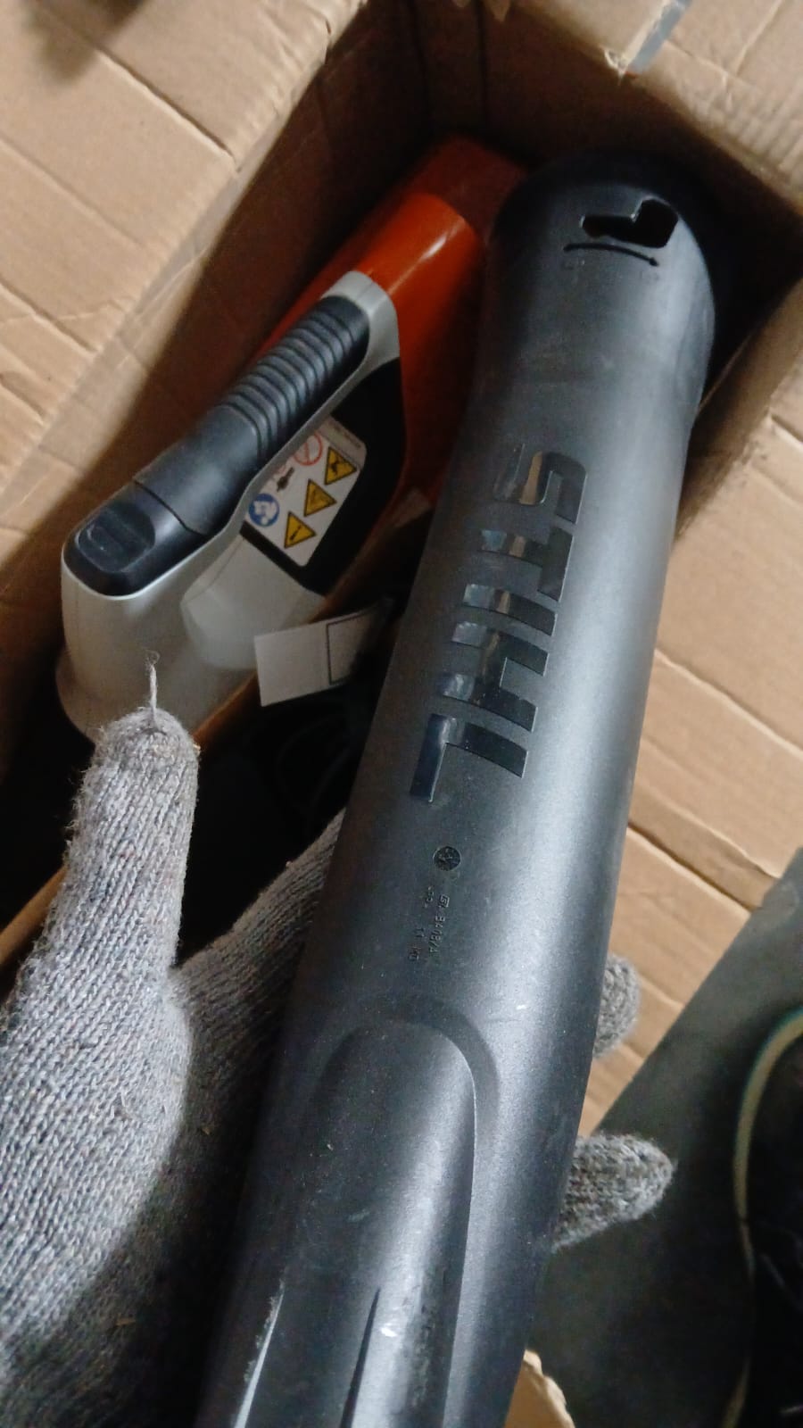 Soplador de Hojas Stihl BGA 30 + 2 Baterias y Cargador - Reacondicionado