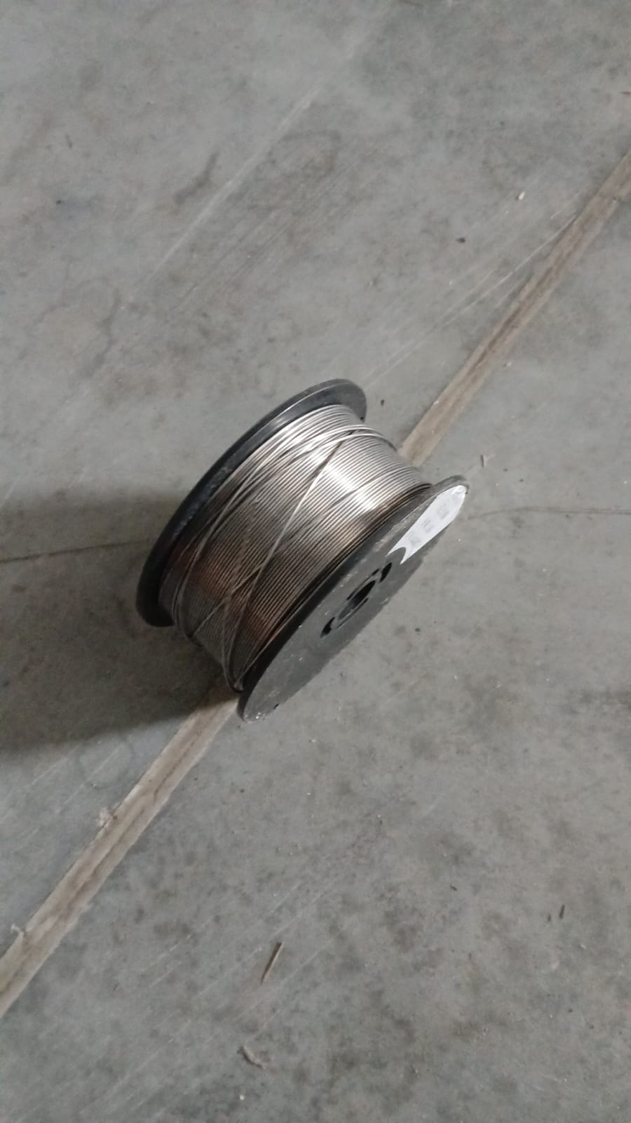 Alambre para Soldar MIG FLUX Sin Gas 0.9mm 1Kg Wolfer - Reacondicionado