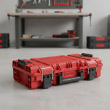 Caja abierta mostrando interior vacío con espacio de almacenamiento de 13.5 litros