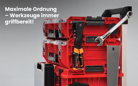 Conectores Qbrick instalados en interior de caja para colgar herramientas