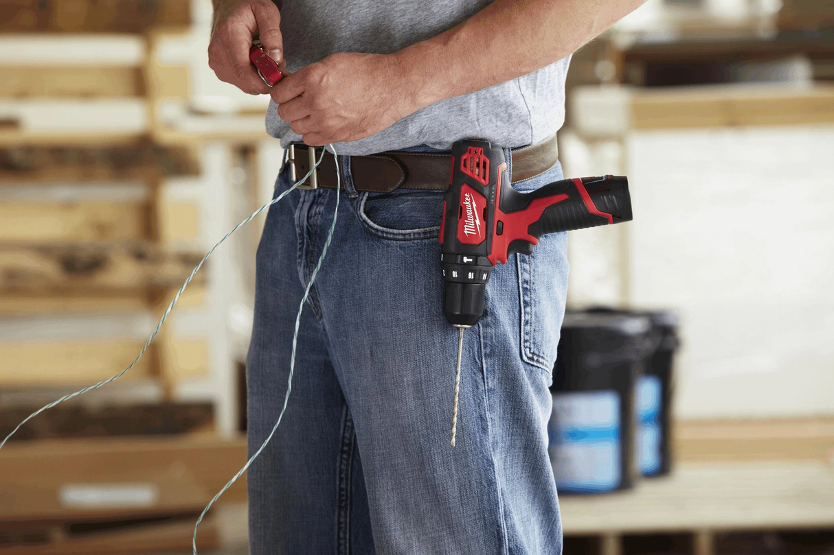 Taladro Atornillador Percutor 10mm + 2 Bat. con Maletín Milwaukee 2408-259A