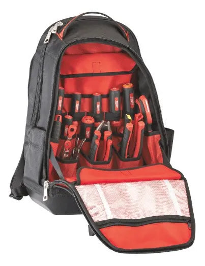 Detalle de compartimentos de la mochila Milwaukee 4822-8200 - espacios específicos para diferentes tipos de herramientas.