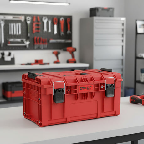 Interior vacío de caja organizadora Qbrick Prime 250 con 26 litros de capacidad de almacenamiento