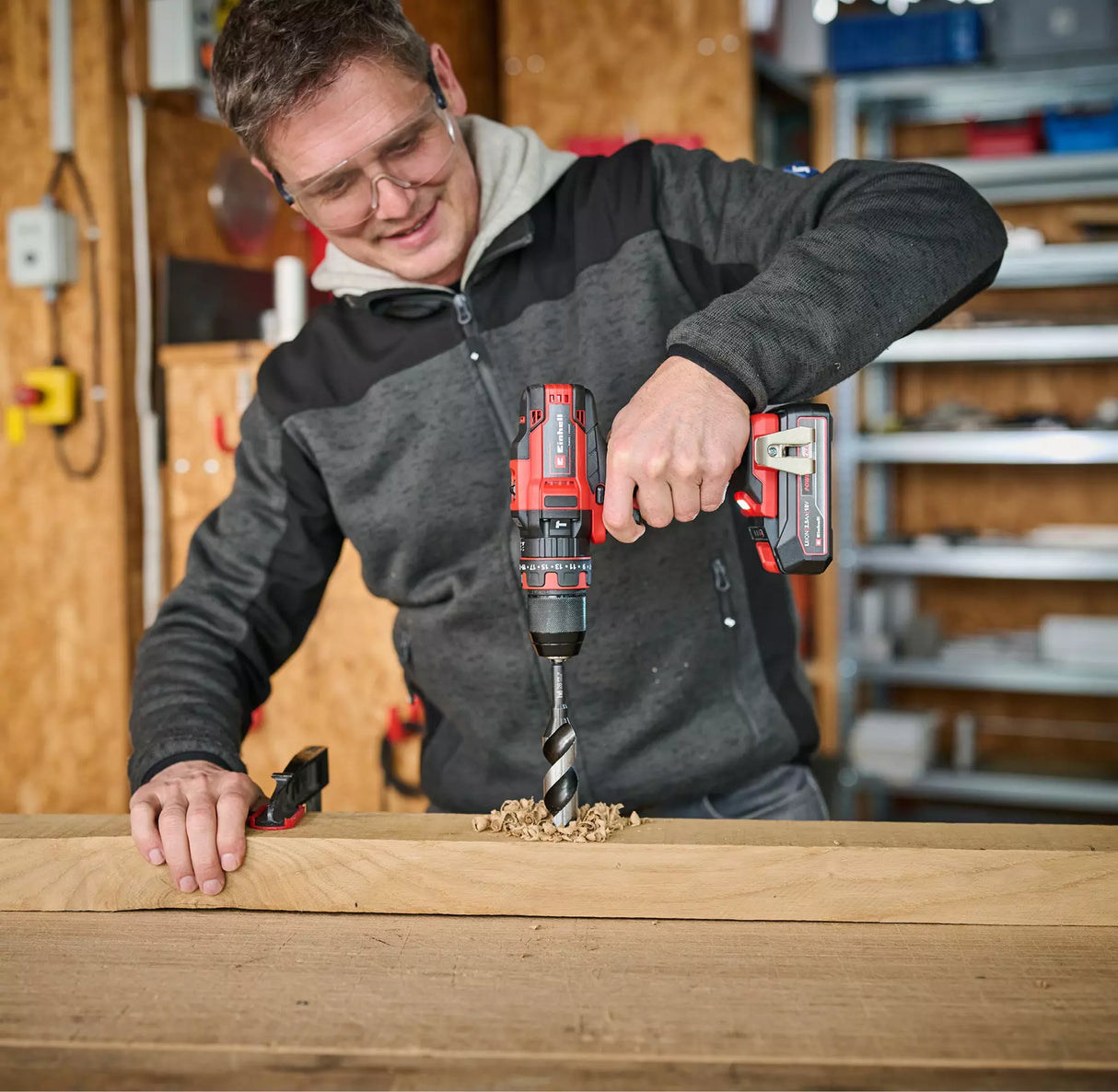 Taladro Einhell TE-CD 18/44 Li-I - Demostración de uso en aplicación práctica