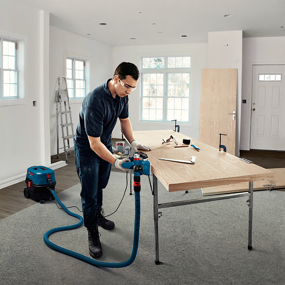 Cepillo Bosch GHO 700 220V 700W 2 cuchillas y colector polvo