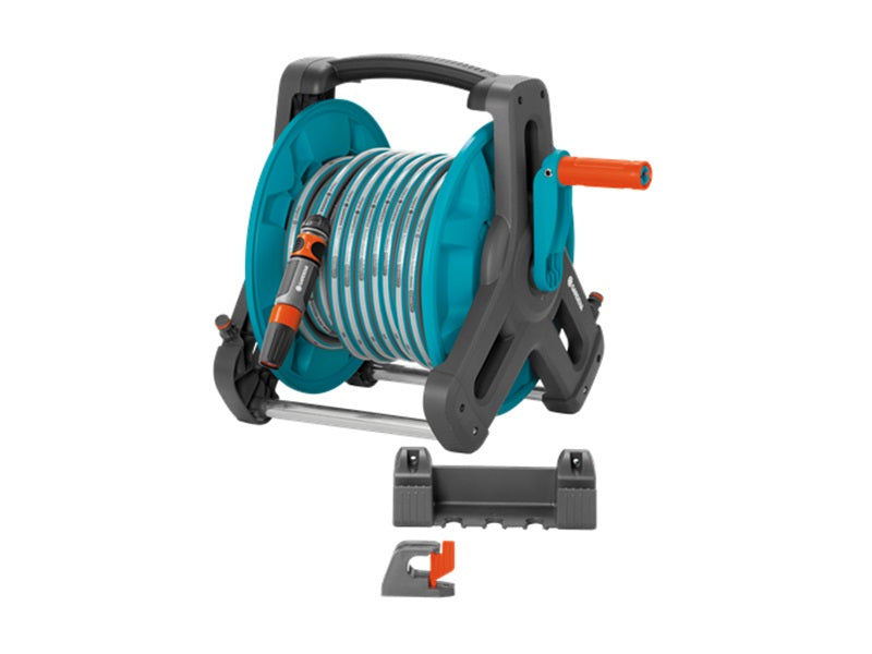 soporte-mural-portable-classic-equipado-con-manguera-de-1-2-x-20-m-y-accesorios-con-lanza-gardena-08009-20